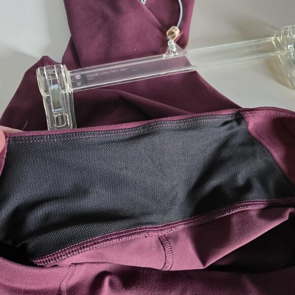 EUC Under Armour Performance Wear Leggings - Picture 3 of 6